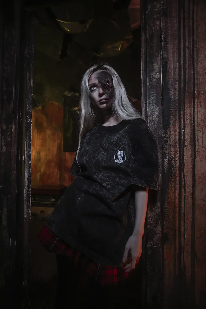 Всенижний - чёрный мрамор