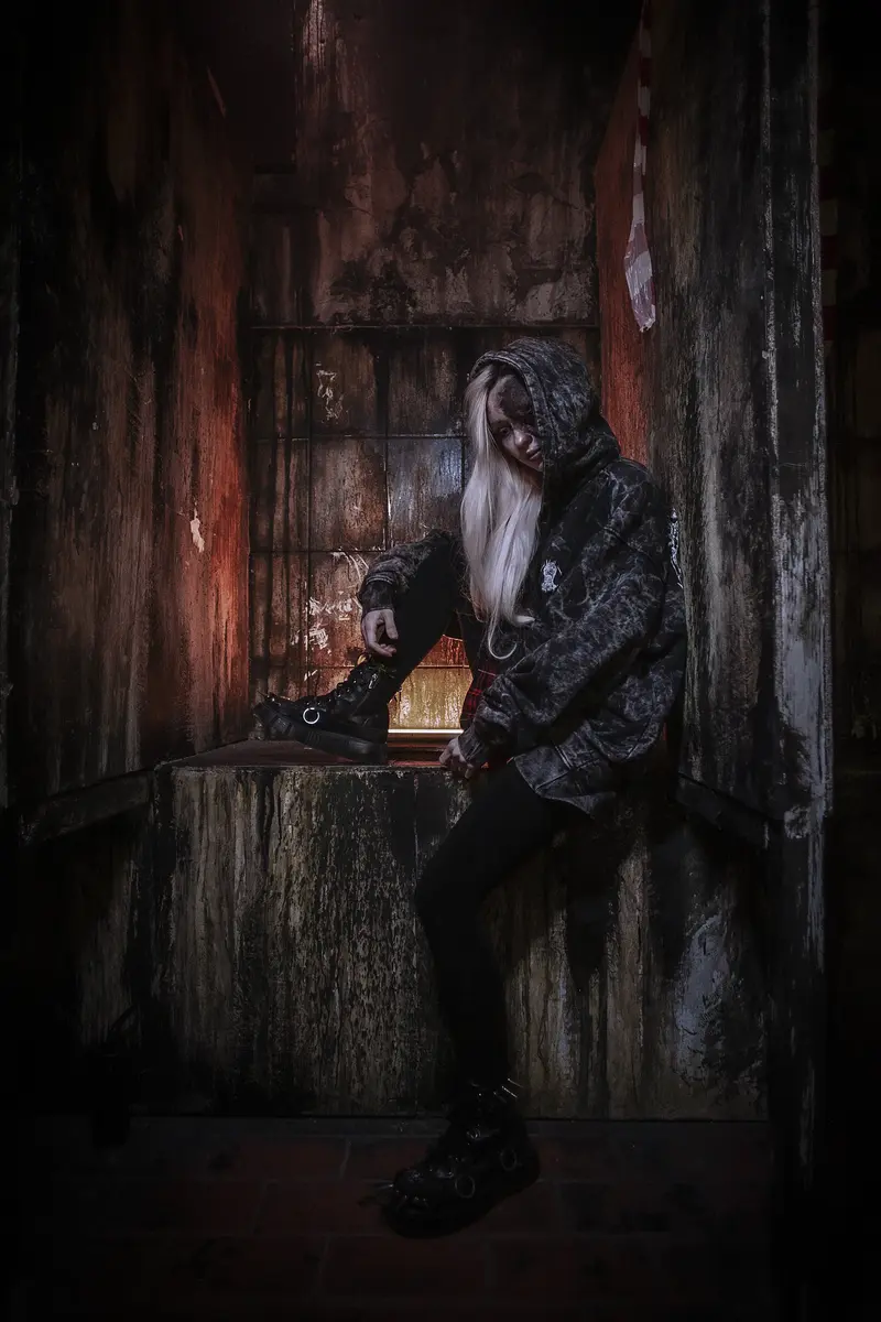 Всенижний - чёрный мрамор