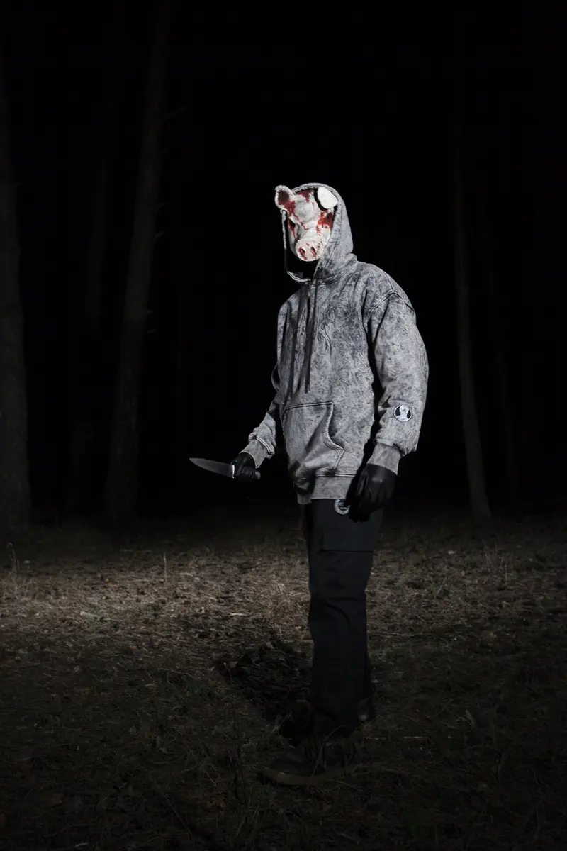 Серый мрамор с вышивкой